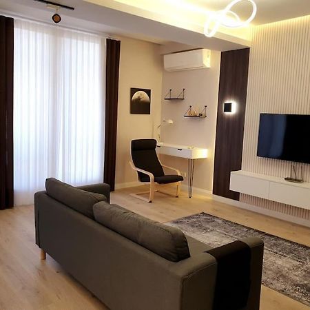 Lovely 1-Bedroom Rental Unit In Downtown Душанбе Екстериор снимка